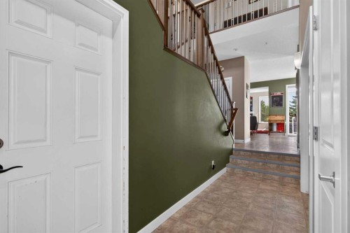 4 Sunset Square, Cochrane, AB 