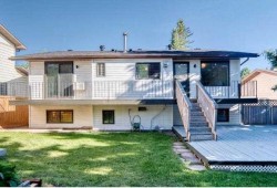 19 Hawkwood Drive NW Calgary, AB T3G 1Z2