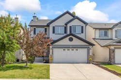 125 Cougarstone Manor SW Calgary, AB T3H 5N4