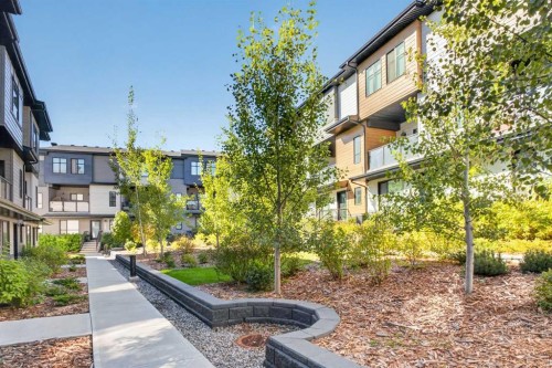 110-42 Cranbrook Gardens Se, Calgary, AB 