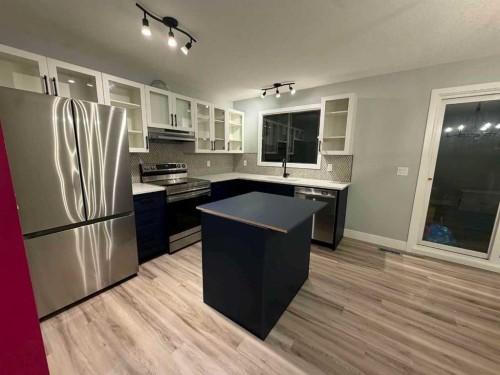 68 Falconridge Close Ne, Calgary, AB 