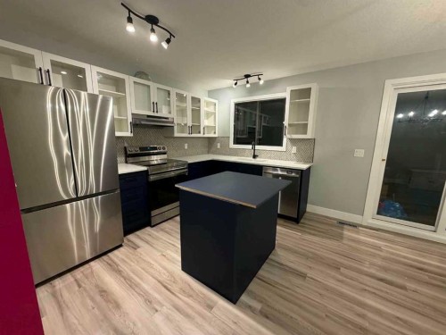 68 Falconridge Close Ne, Calgary, AB 