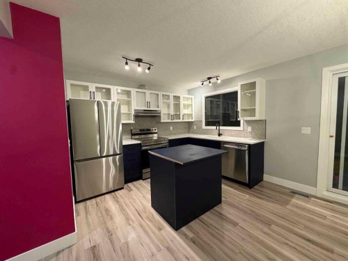68 Falconridge Close Ne, Calgary, AB 