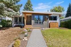 6236 Longmoor Way SW Calgary, AB T3E 5Z7