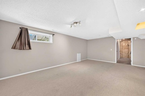 22 Cramond Crescent Se, Calgary, AB 