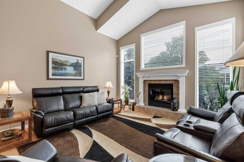 10 Strathlea Grove Sw, Calgary, AB 