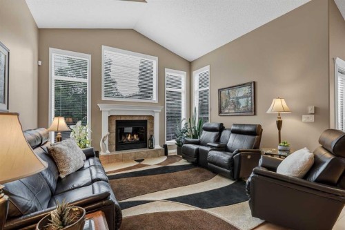 10 Strathlea Grove Sw, Calgary, AB 