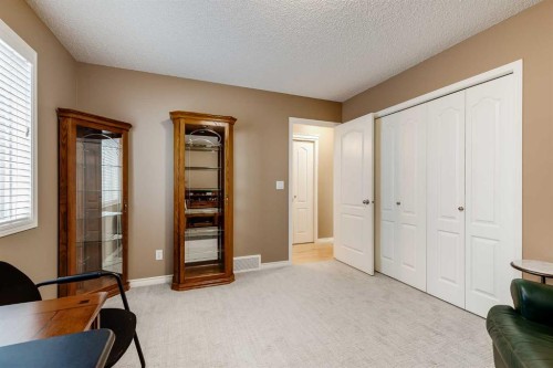 10 Strathlea Grove Sw, Calgary, AB 