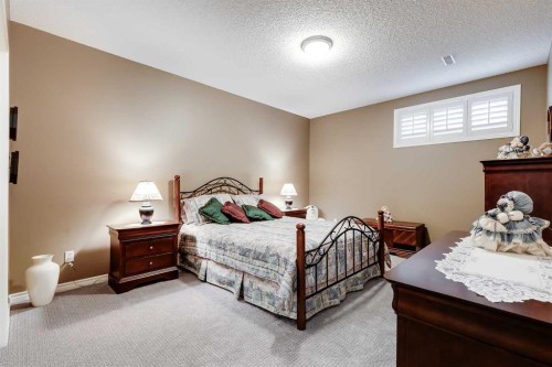 10 Strathlea Grove Sw, Calgary, AB 