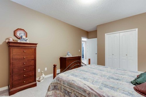 10 Strathlea Grove Sw, Calgary, AB 