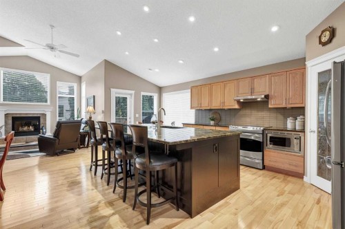 10 Strathlea Grove Sw, Calgary, AB 