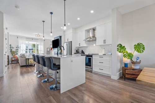 44 D'Arcy Boulevard, Okotoks, AB - Indoor Photo Showing Kitchen With Upgraded Kitchen