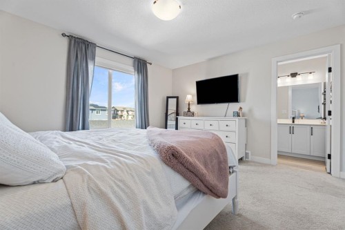 44 D'Arcy Boulevard, Okotoks, AB - Indoor Photo Showing Bedroom