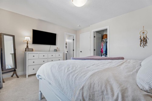 44 D'Arcy Boulevard, Okotoks, AB - Indoor Photo Showing Bedroom