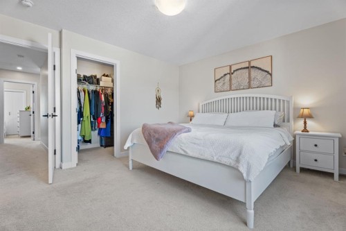 44 D'Arcy Boulevard, Okotoks, AB - Indoor Photo Showing Bedroom