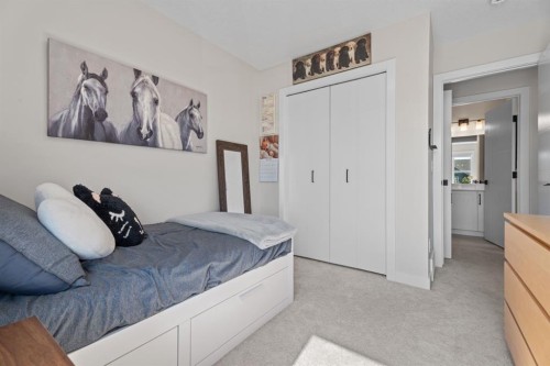 44 D'Arcy Boulevard, Okotoks, AB - Indoor Photo Showing Bedroom