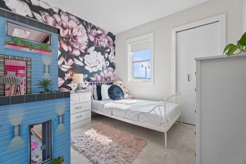 44 D'Arcy Boulevard, Okotoks, AB - Indoor Photo Showing Bedroom