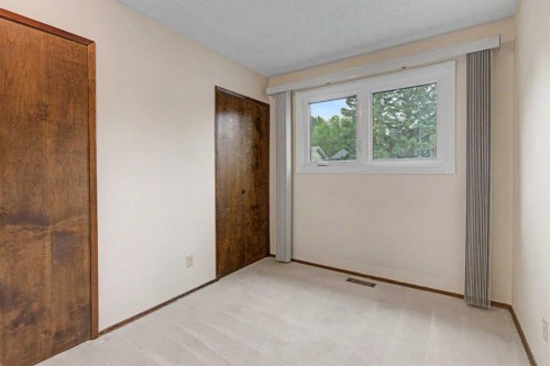 163 Lake Sylvan Close Se, Calgary, AB 