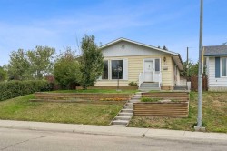 120 Huntington Green NE Calgary, AB T2K 5A6