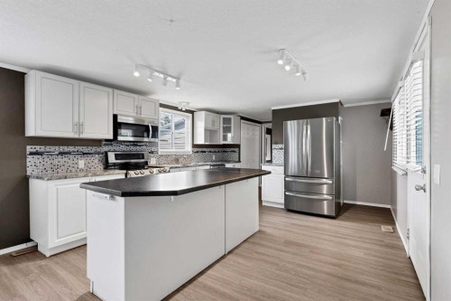 197 Spring Dale Circle Se, Airdrie, AB - Indoor Photo Showing Kitchen With Double Sink