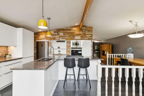 1423 75 Avenue Sw, Calgary, AB 