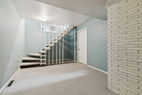 1423 75 Avenue Sw, Calgary, AB 