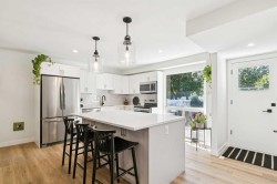 16 Brae Glen Court SW Calgary, AB T2W 1B6