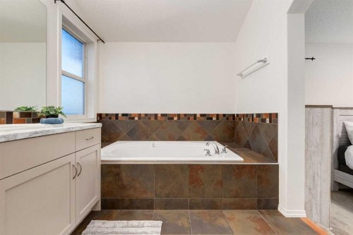 102 Springborough Point Sw, Calgary, AB 