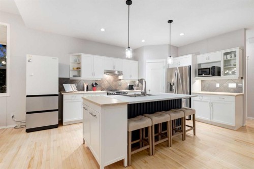 102 Springborough Point Sw, Calgary, AB 
