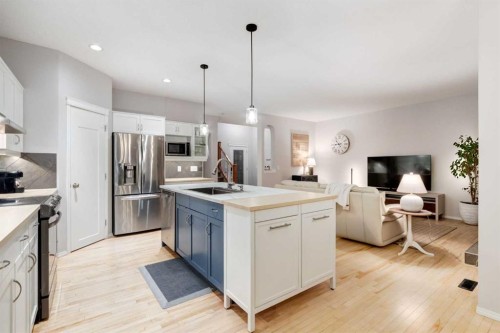 102 Springborough Point Sw, Calgary, AB 
