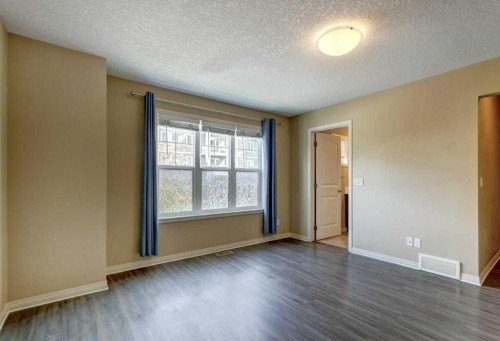409 Cranberry Park Se, Calgary, AB 