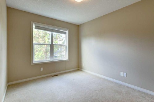 409 Cranberry Park Se, Calgary, AB 