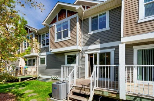 409 Cranberry Park Se, Calgary, AB 