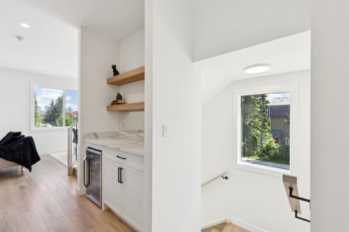 2402 Westmount Road Nw, Calgary, AB 