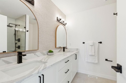 2402 Westmount Road Nw, Calgary, AB 