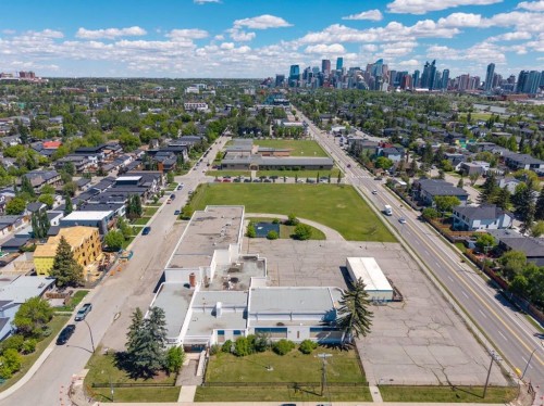 2402 Westmount Road Nw, Calgary, AB 