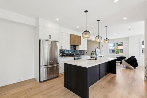 2402 Westmount Road Nw, Calgary, AB 
