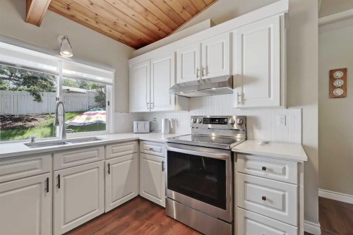 185 Springwood Drive Sw, Calgary, AB 