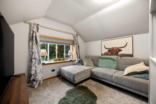 35 Bracken Point, Bragg Creek, AB 