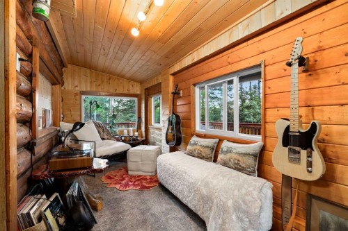 35 Bracken Point, Bragg Creek, AB 