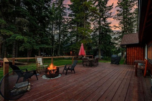 35 Bracken Point, Bragg Creek, AB 