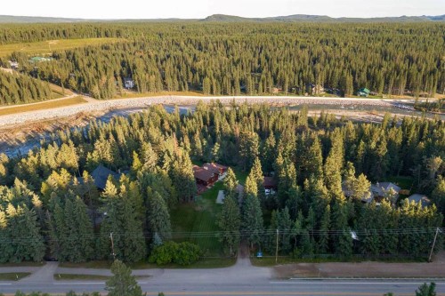 35 Bracken Point, Bragg Creek, AB 