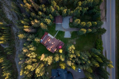 35 Bracken Point, Bragg Creek, AB 