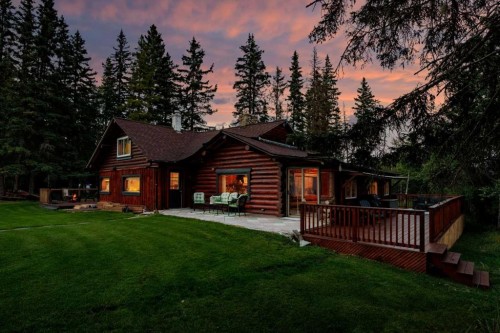 35 Bracken Point, Bragg Creek, AB 