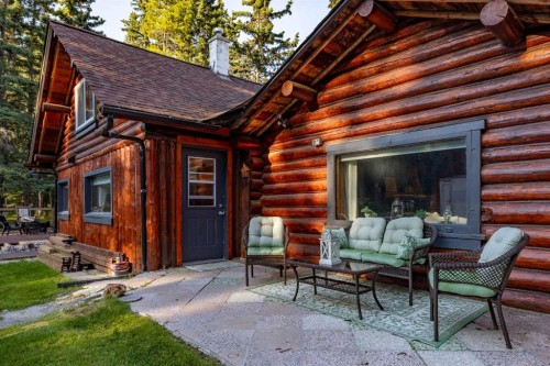 35 Bracken Point, Bragg Creek, AB 