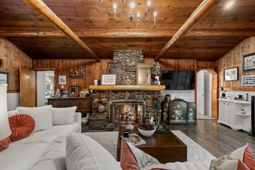 35 Bracken Point, Bragg Creek, AB 
