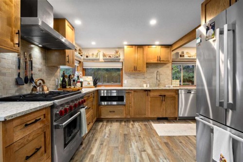 35 Bracken Point, Bragg Creek, AB 