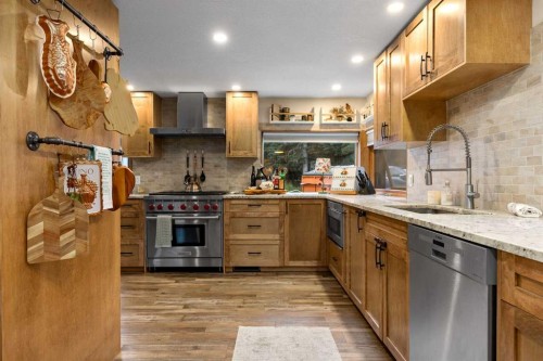 35 Bracken Point, Bragg Creek, AB 