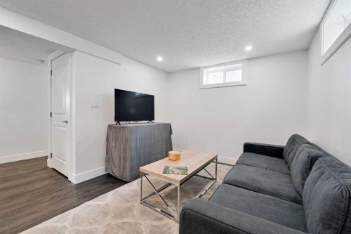 4027 19 Street Nw, Calgary, AB 