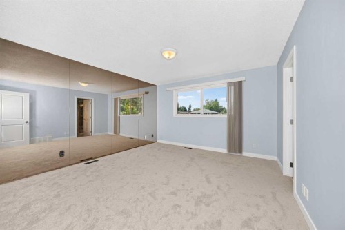 316 Parkland Way Se, Calgary, AB 